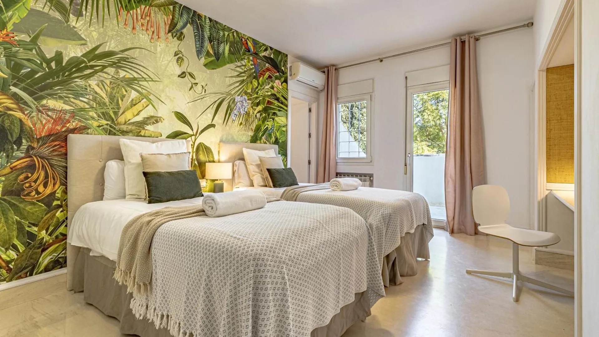 Villa Vacation Marbella I Guadalmina Golf Front Villa, Private Pool, Close To The Beach