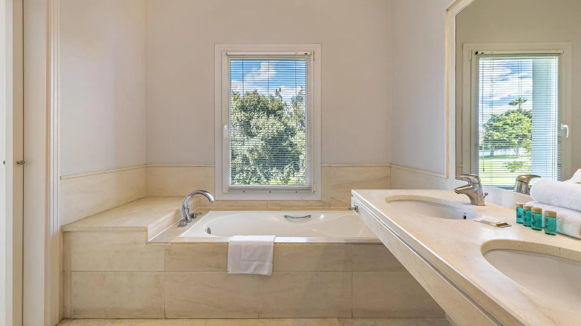 Villa Vacation Marbella I Guadalmina Golf Front Villa, Private Pool, Close To The Beach Spanien